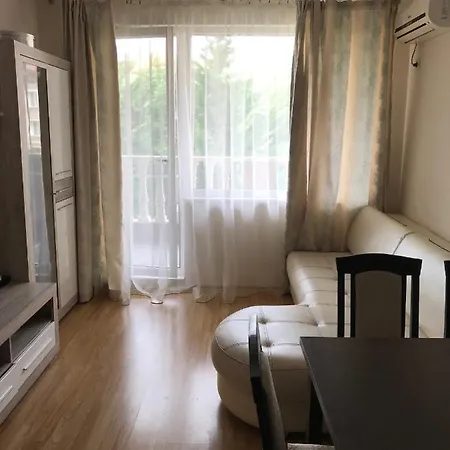 Lilac Garden Apartments דירה