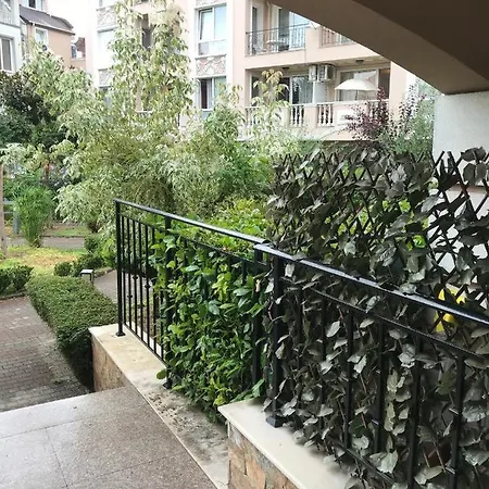 Lilac Garden Apartments דירה *