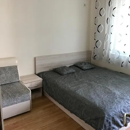 Lilac Garden Apartments נסבר